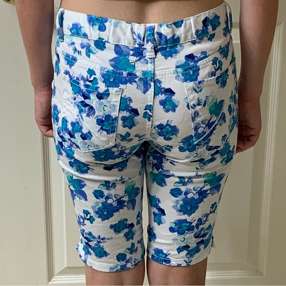 🌷3 for$25🌷1989 Place, US 14 (Kid’s) White, Blue & Turquoise Floral Shorts - Picture 2 of 11